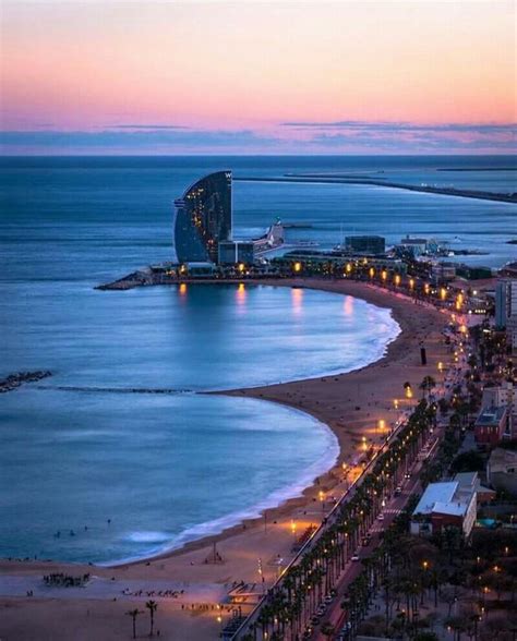 Playa de Barcelona, con el hotel Vela al fondo. | Fotos de barcelona ...