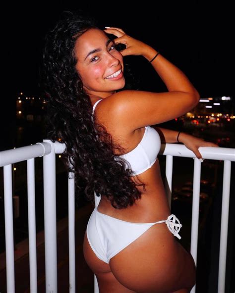 Heisman Trophy winner's girlfriend sizzles in bikinis | The US Sun