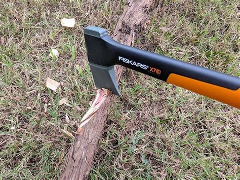 Fiskars X7 Hatchet Review: Trash or Treasure? - Timber Gadgets