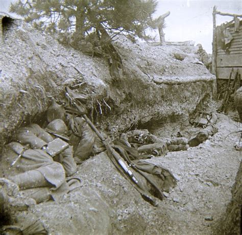 Anonymes 14 - Sieste en Ligne / Sleeping- Verdun 1916 (Fra… | Flickr
