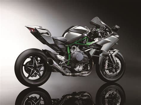 Kawasaki's Radical 300-Horsepower Ninja H2R Breaks Cover - Roadracing ...