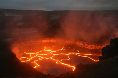 ‘Singing’ lava lakes could help predict when volcanoes will blow | Science | AAAS