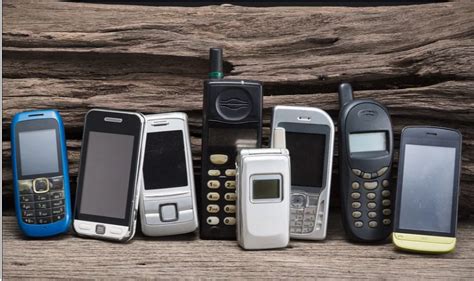 5 cell phones from the early 2000s you probably had some are coming back