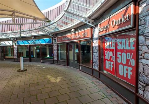 Inside once-bustling shopping centre that's now a ghost town with just one store left - Daily Star