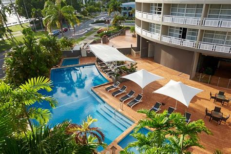 DoubleTree by Hilton Hotel Cairns Pool Pictures & Reviews - Tripadvisor