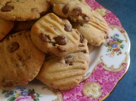 Aussie Choc Chip Biscuits by Sugarplum. A Thermomix ® recipe in the category Baking - sweet on ...