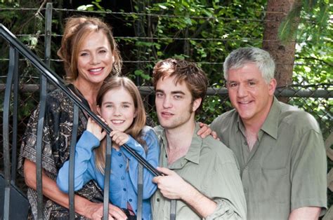 Robert-Pattinson-Family - Celeb Face - Know Everything About Your Favorite Star