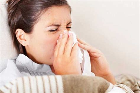 Viral Fever Symptoms: जाणून घ्या व्हायरल फीव्हरची लक्षणं आणि घरगुती उपाय