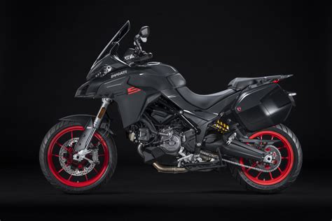 Ducati unveils the new Multistrada V2 - Acquire