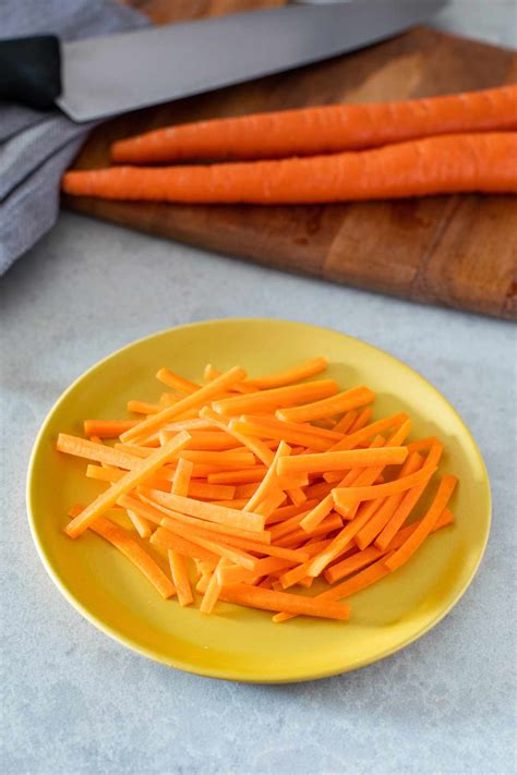 How to Julienne Carrots (Carrot Matchsticks)