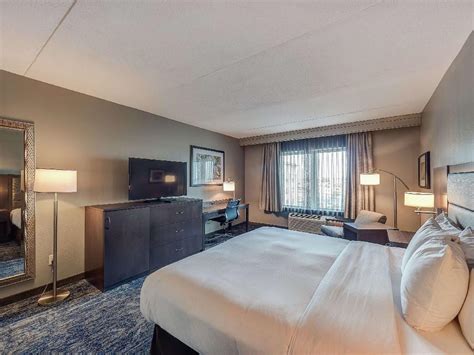 Doubletree Hotel Bloomington in Bloomington (IL) - Room Deals, Photos & Reviews