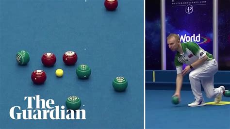 ‘That is ridiculous’: brilliant bowls shot lights up World Indoor Championships - YouTube