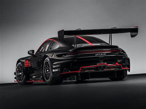 Porsche 911 GT3 R is a Le Mans Racer that You Can Actually Buy | Man of Many