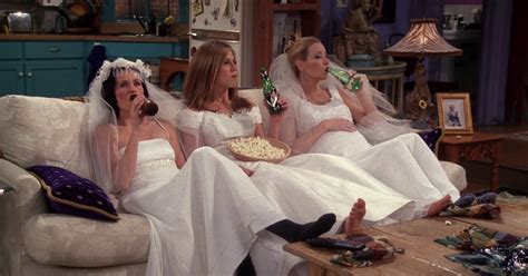 8 Monica, Rachel, & Phoebe Moments From 'Friends' All Roommates Can Appreciate