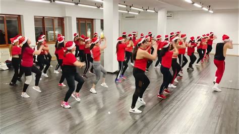 Christmas Dance Medley 2021 - Zumba / Dance Fitness / Christmas Song / JM Zumba Dance Milan ...