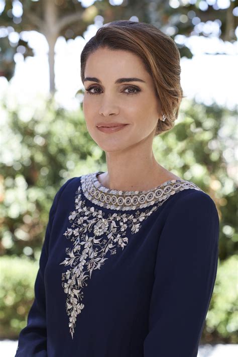 Profile Picture | Queen rania, Royal fashion, Fashion