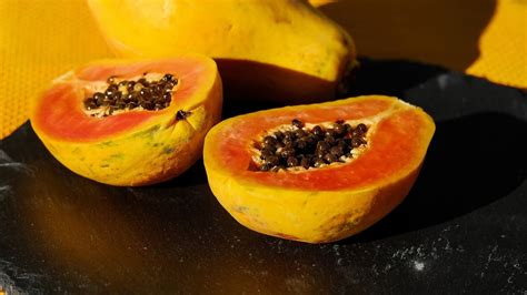 ¿Cuál es la diferencia entre el mango y la papaya?