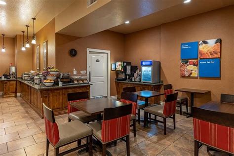 COMFORT INN & SUITES UKIAH MENDICINO COUNTY $134 ($̶1̶8̶4̶) - Prices ...