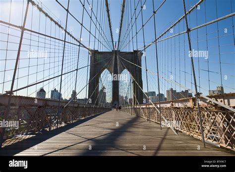 Brooklyn Bridge Pedestrian Walkway Stock Photo - Alamy