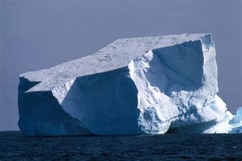 Iceberg that sunk the Titanic was 100,000 years old and originally weighed 75million tonnes ...