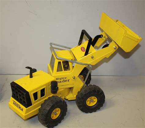 Bargain John's Antiques | Tonka Metal Mighty Loader toy Truck vintage metal construction vehicle ...