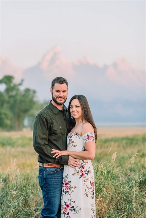 Mormon Row Sunrise Engagements - Janelle & Co Photo