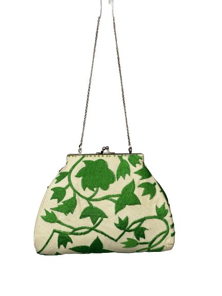 Cream cotton bag with green vine embroidery design – Vintage In the Present