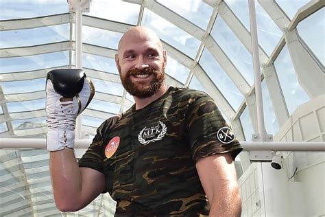 Photos: Tyson Fury Looking Very Slim at Open Workout - Boxing News