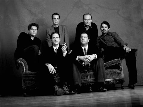 CALEXICO. Calexico es un grupo estadounidense de folk indie y americana ...