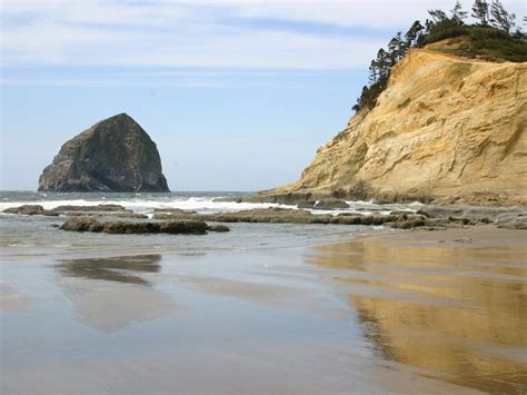 11 Beautiful Beach Towns to Visit Along the Oregon Coast (with Photos) - TripsToDiscover