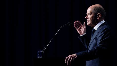 Olaf Scholz criticises "uncool" tank debate : r/europe