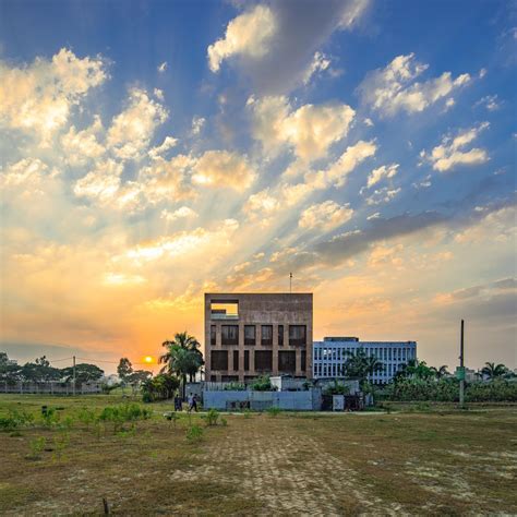 Gallery of Dhaka International University Administrative Building ...