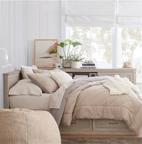 Time To Get Cozy! Here's How To Make Your Bedroom Hygge