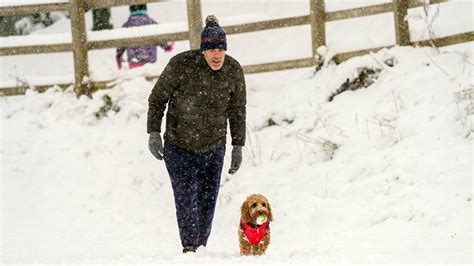 UK weather: Temperatures to plunge in biting Arctic blast with gusts and wintry showers - Mirror ...