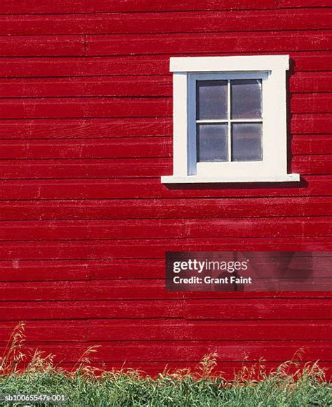 Barn Red Paint Color Photos and Premium High Res Pictures - Getty Images