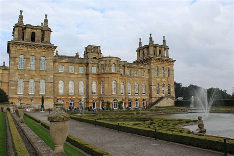 Analysis of 7 195 reviews show that tourists of the 300 years old Blenheim Palace complain about ...