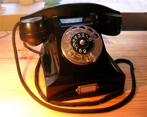 9 Oldest Phones in the World - Oldest.org