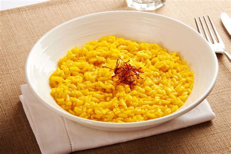 Risotto alla milanese: la ricetta originale lombarda con lo zafferano