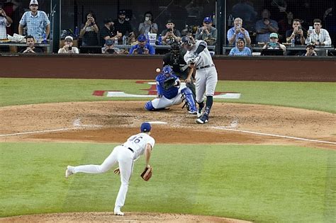 Aaron Judge hits home run No. 62 to pass Roger Maris's AL single-season ...