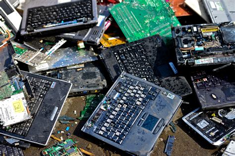 Our E-Waste Problem Is Ridiculous, and Gadget Makers Aren't Helping | WIRED