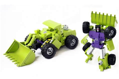 Constructicons come alive to form Devastator in LEGO - The Brothers Brick | The Brothers Brick