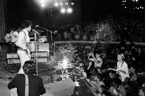 EC_JH124 : The Jimi Hendrix Experience - Iconic Images