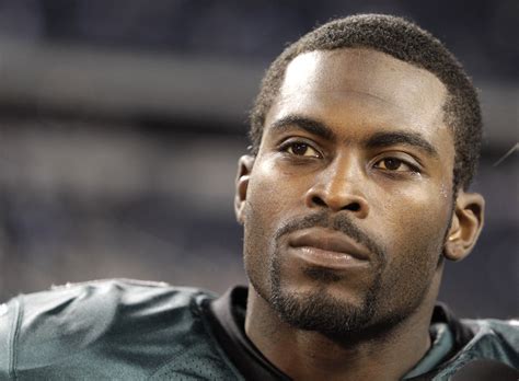 Michael Vick signs 1-year deal with Eagles - CBS News