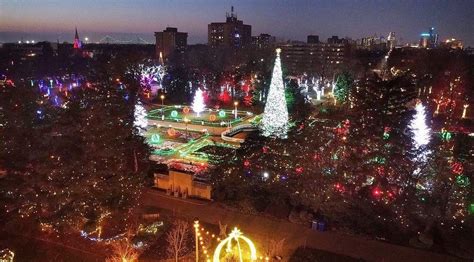 Big crowds: Windsor says 100,000 visited Bright Lights holiday display ...