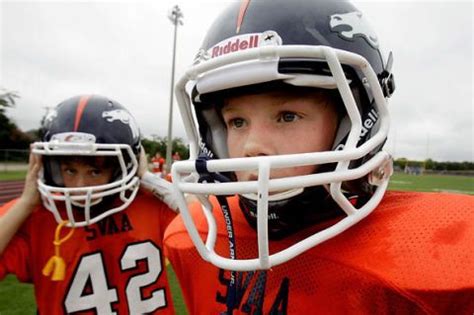 Football Helmet Safety for Kids - Information on Football Helmet Safety