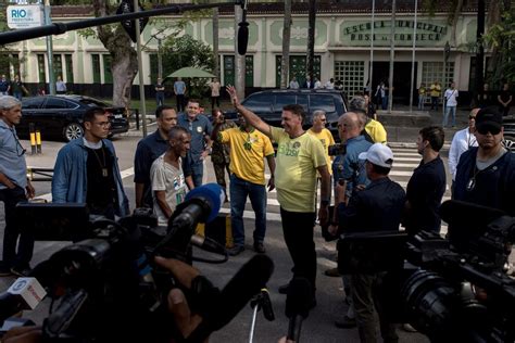 Lula Has Narrow Lead Over Bolsonaro With 82% Counted - Bloomberg