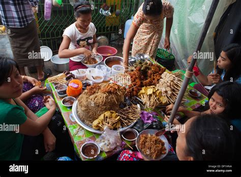 People eat at a food stall in Yangon, Burma Stock Photo: 60886822 - Alamy