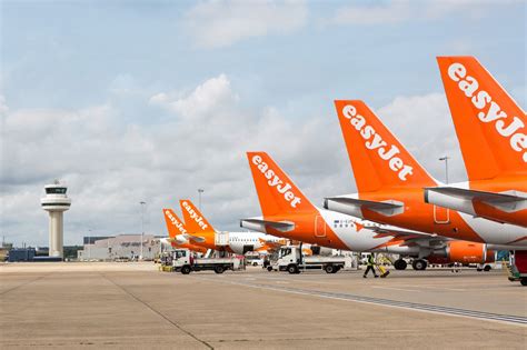 EasyJet: Travellers urged to return home as flights are being axed