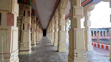 Corridors of Ramanathaswamy Temple, Rameshwaram, Tamil Nadu, India ...