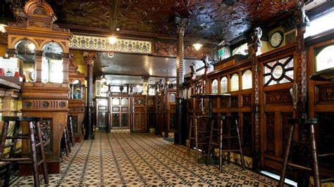 The Crown Liquor Saloon in Belfast: History, Photos and More